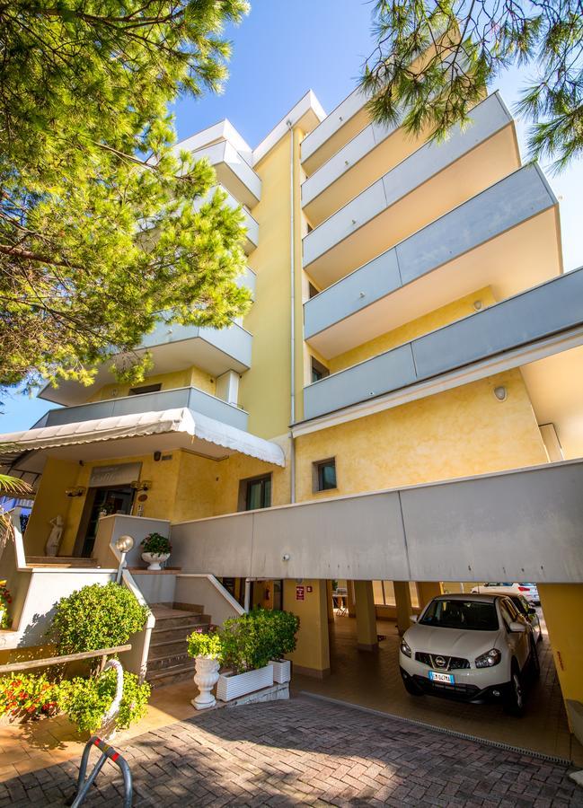 Residence California Лідо-ді-Єзоло Екстер'єр фото
